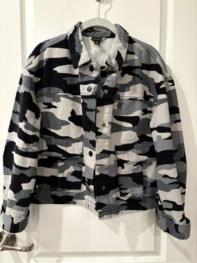 Rock & Republic Black and Gray Camo Jean Jacket